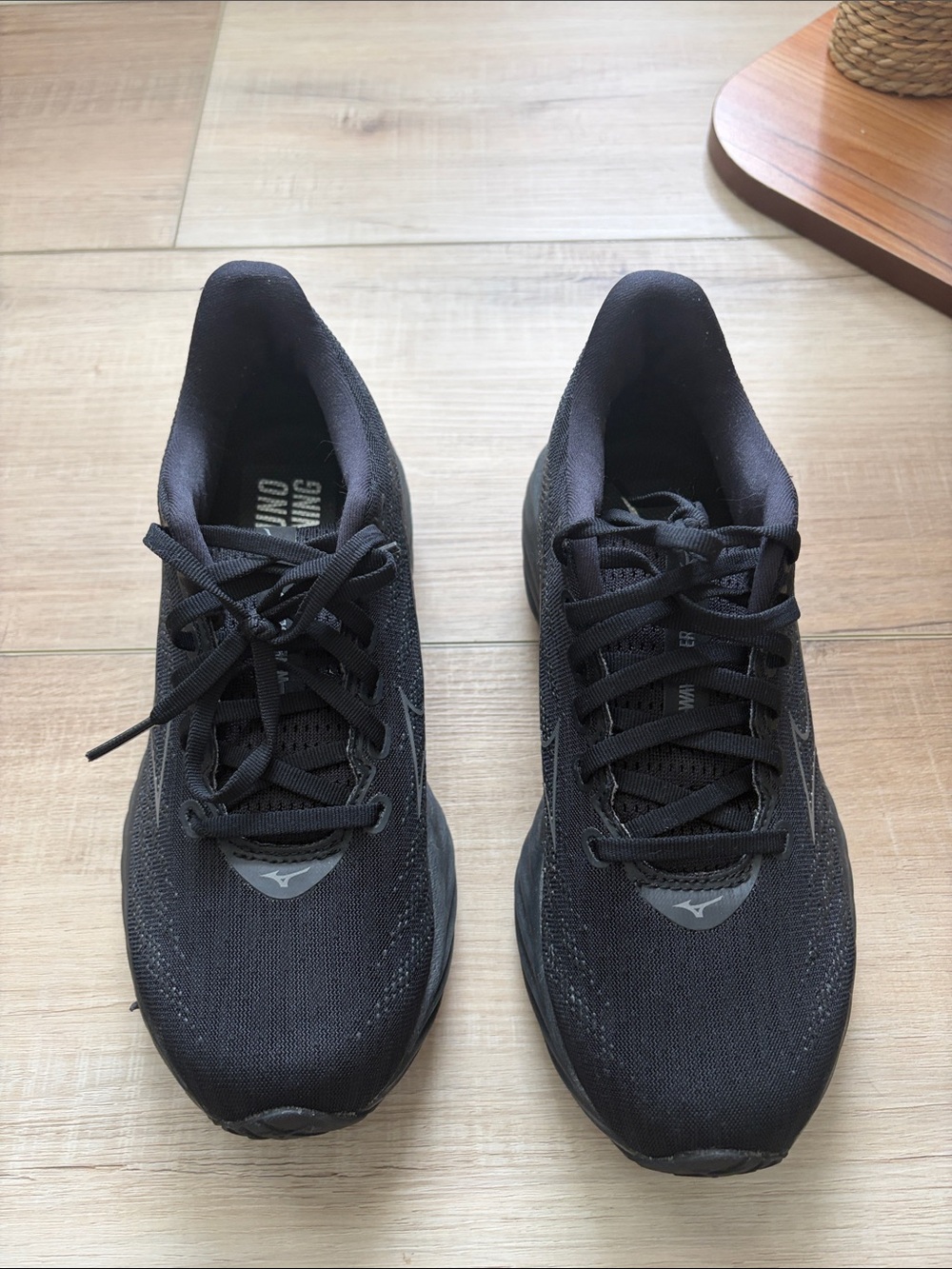 Mizuno women's Black Athletic Running Shoes 7.5
